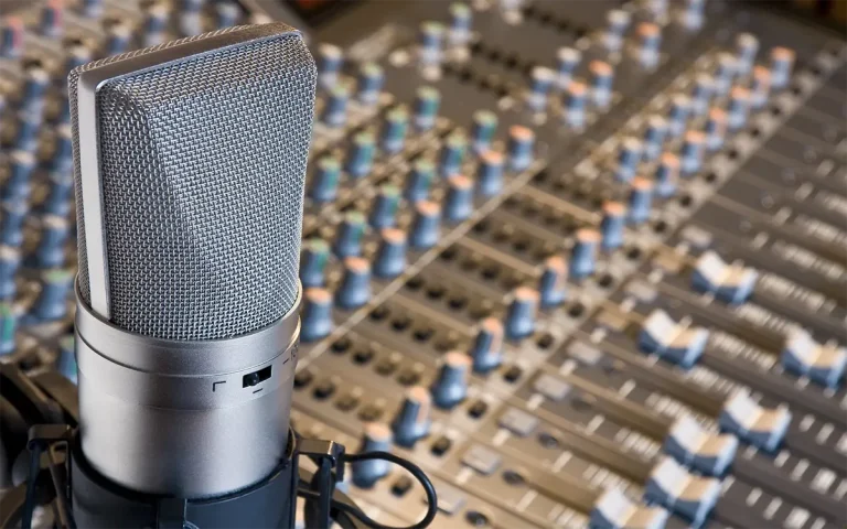 Mua Hàng Tại Phòng Thu Việt Sẽ Được Tặng Kèm Khoá Học Và Gói Cài Đặt Project Hát Livestream Cao Cấp